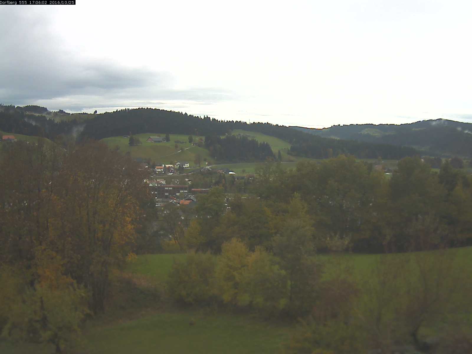Webcam-Bild: Aussicht vom Dorfberg in Langnau 20161025-170601