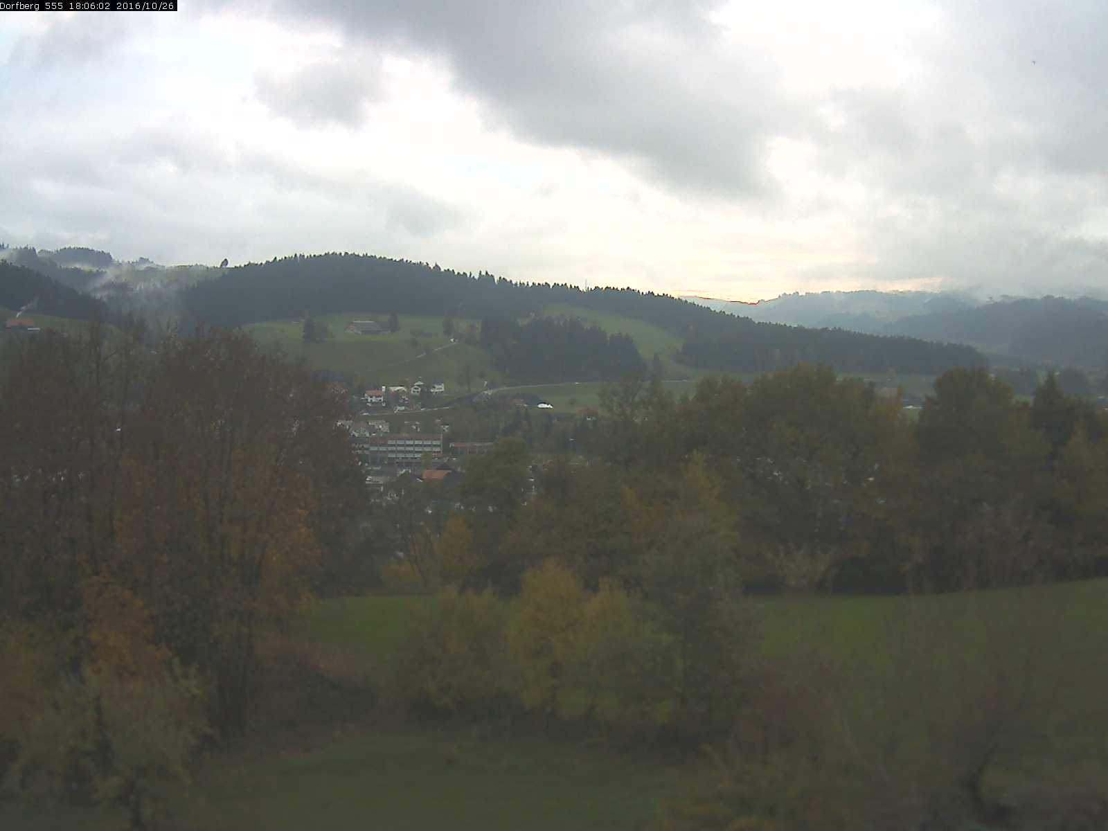 Webcam-Bild: Aussicht vom Dorfberg in Langnau 20161026-180601