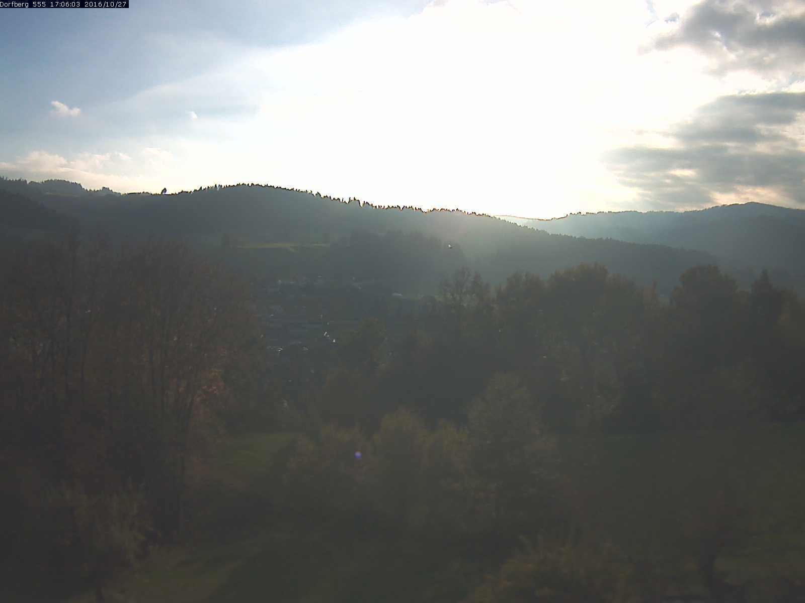 Webcam-Bild: Aussicht vom Dorfberg in Langnau 20161027-170601