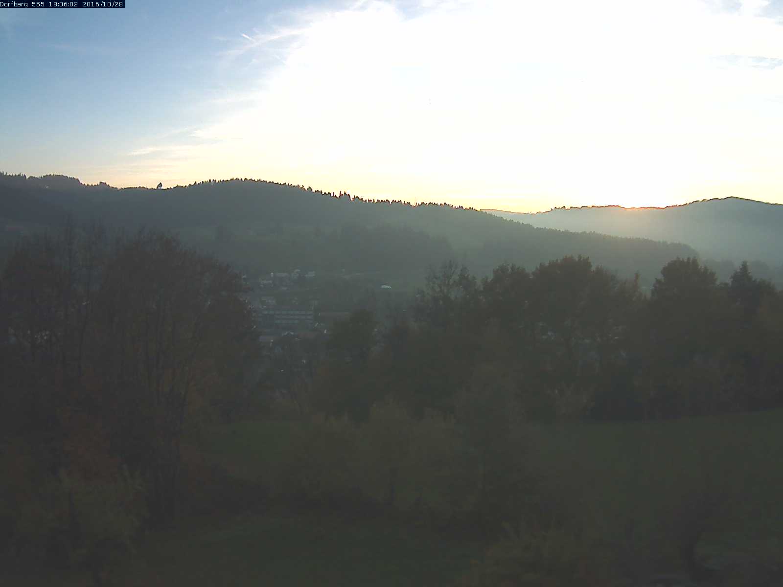 Webcam-Bild: Aussicht vom Dorfberg in Langnau 20161028-180601