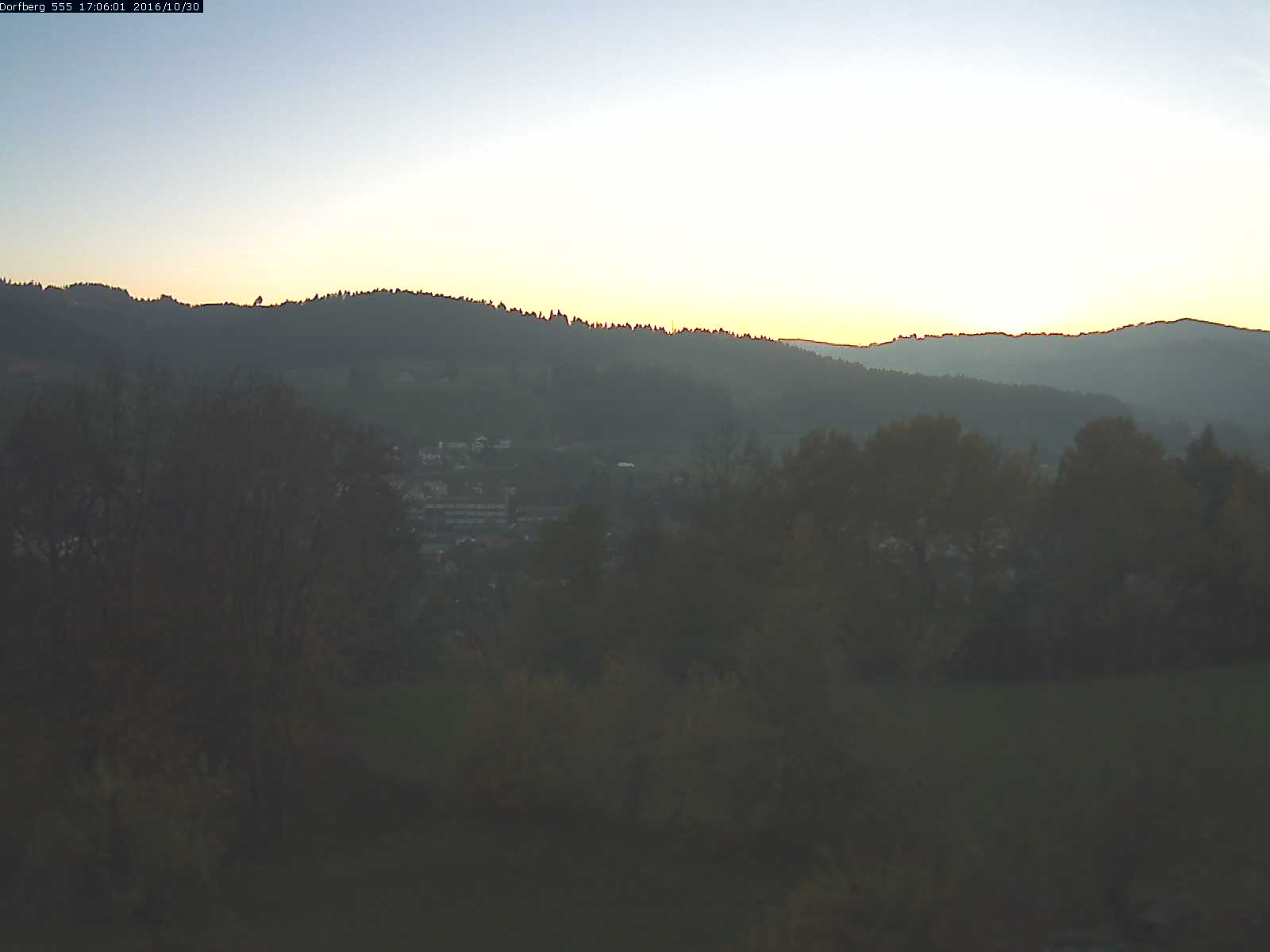 Webcam-Bild: Aussicht vom Dorfberg in Langnau 20161030-170601