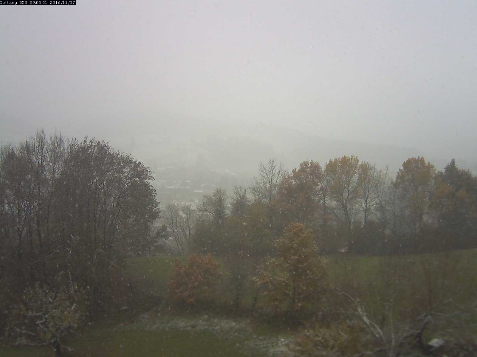 Webcam-Bild: Aussicht vom Dorfberg in Langnau 20161107-090601