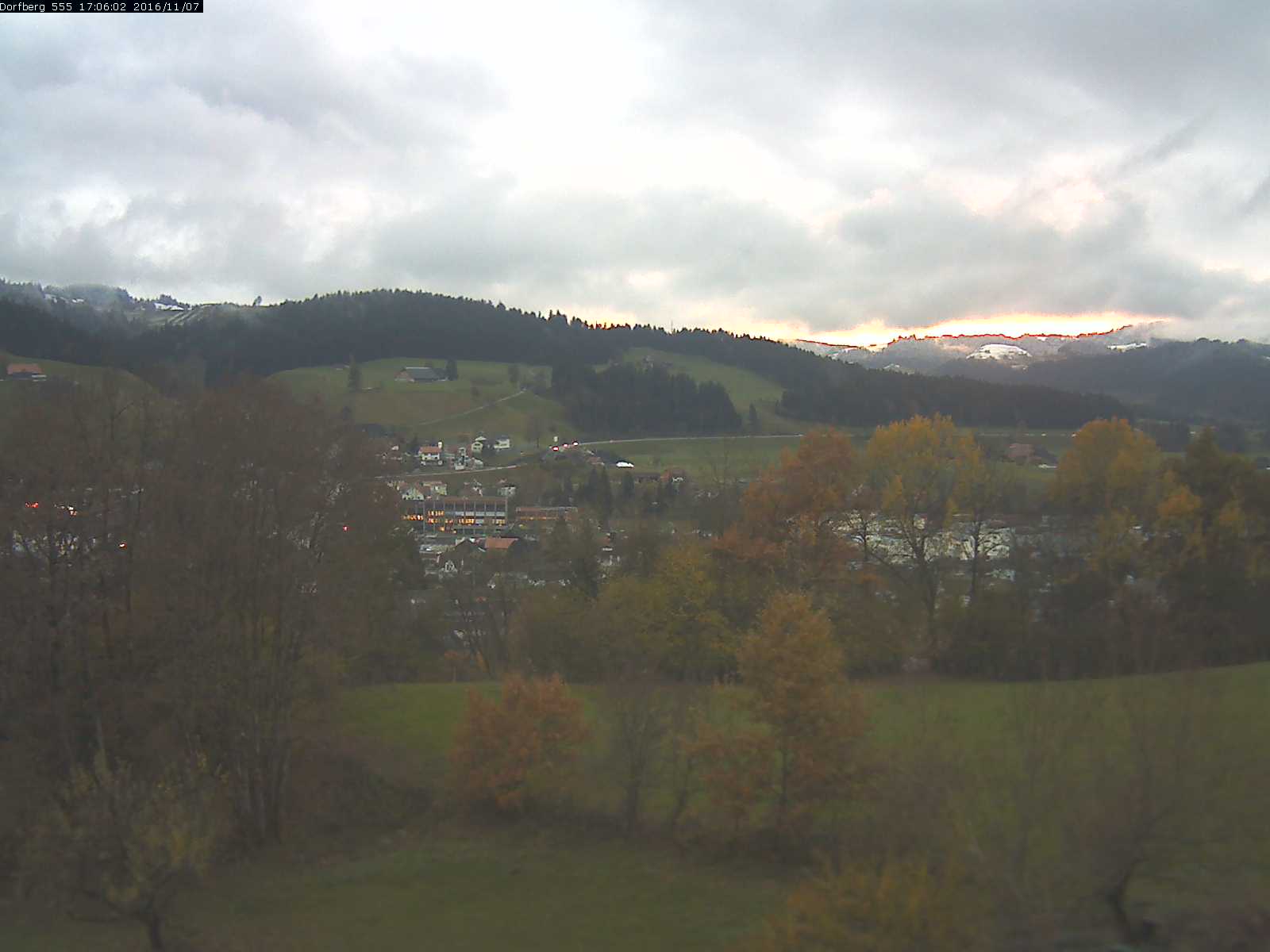 Webcam-Bild: Aussicht vom Dorfberg in Langnau 20161107-170601
