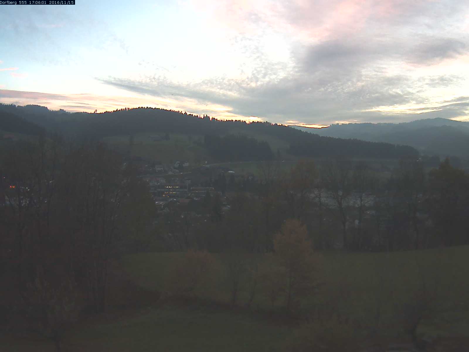 Webcam-Bild: Aussicht vom Dorfberg in Langnau 20161115-170601