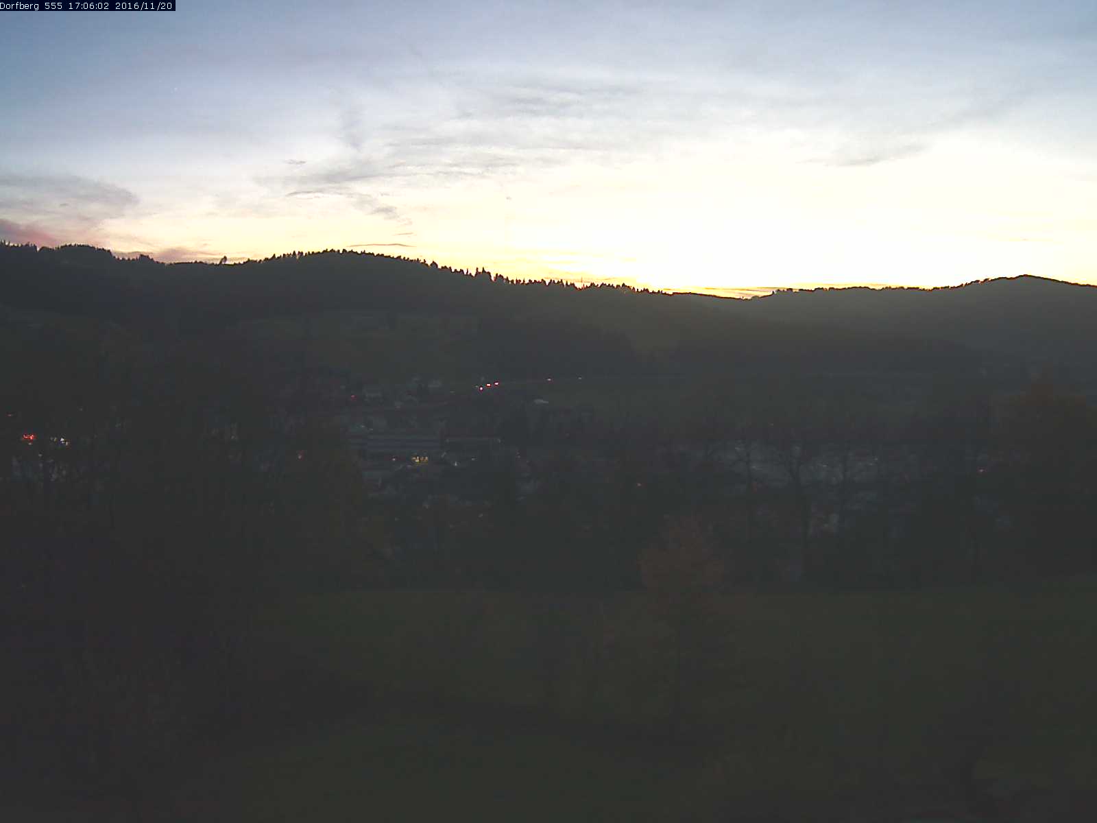 Webcam-Bild: Aussicht vom Dorfberg in Langnau 20161120-170601