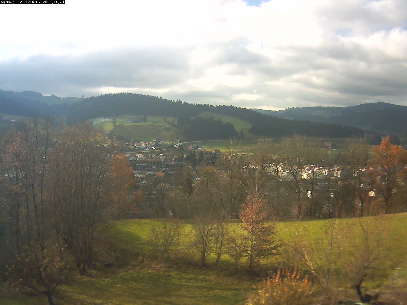 Webcam-Bild: Aussicht vom Dorfberg in Langnau 20161128-120601