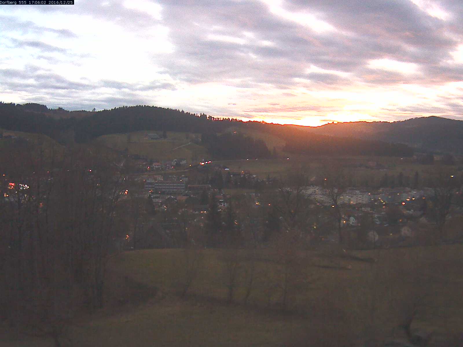 Webcam-Bild: Aussicht vom Dorfberg in Langnau 20161225-170601