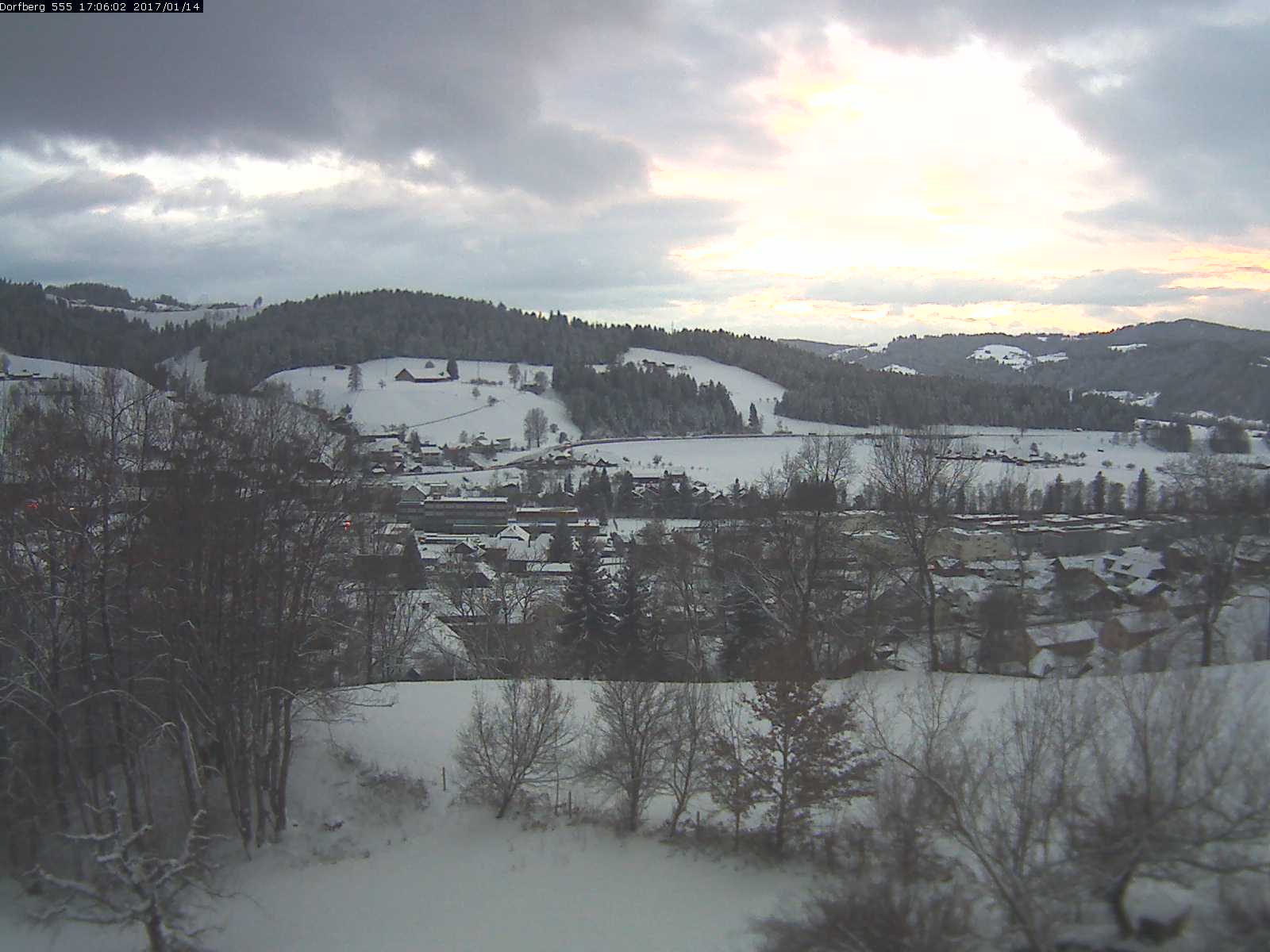 Webcam-Bild: Aussicht vom Dorfberg in Langnau 20170114-170601