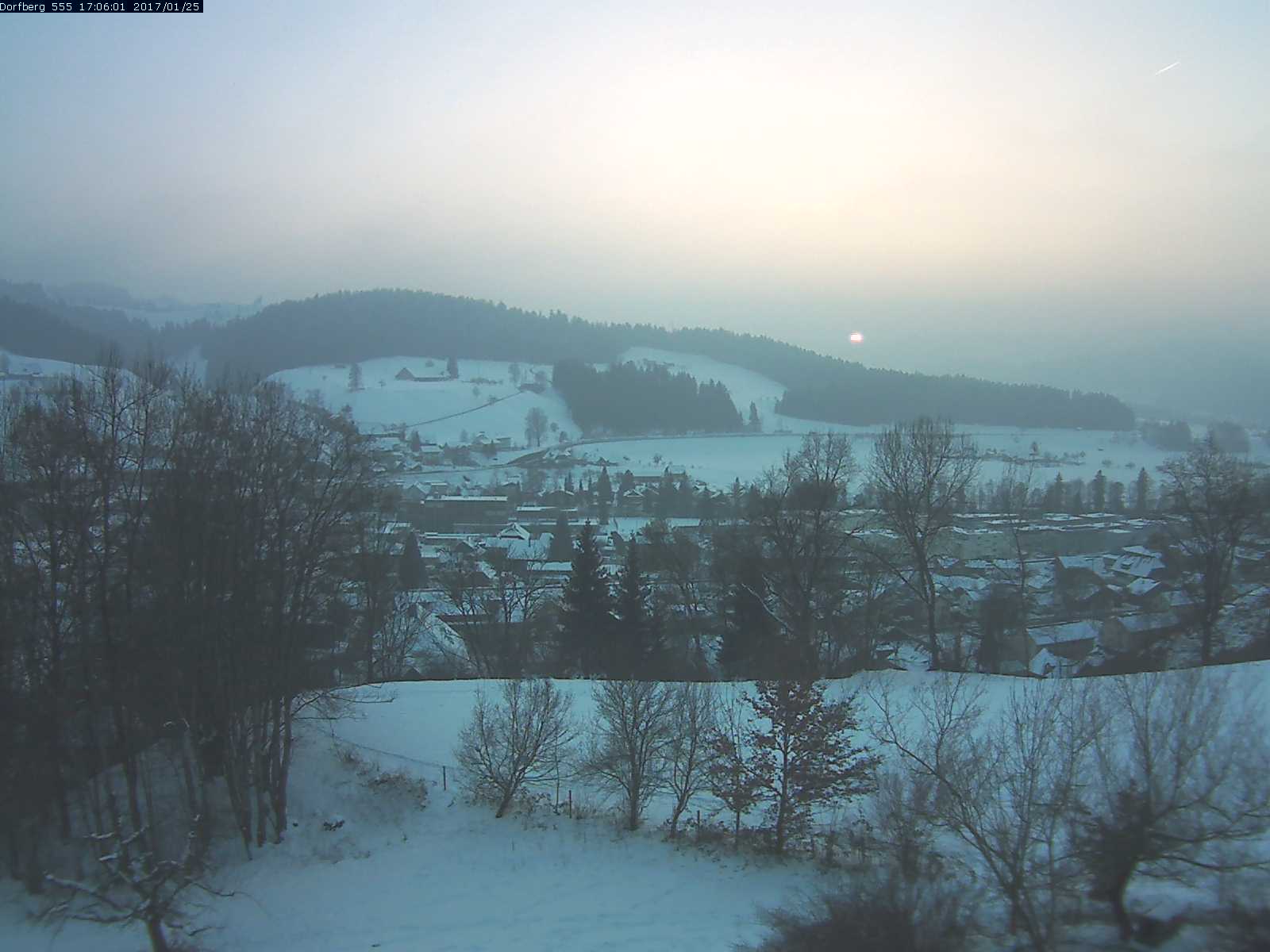 Webcam-Bild: Aussicht vom Dorfberg in Langnau 20170125-170601