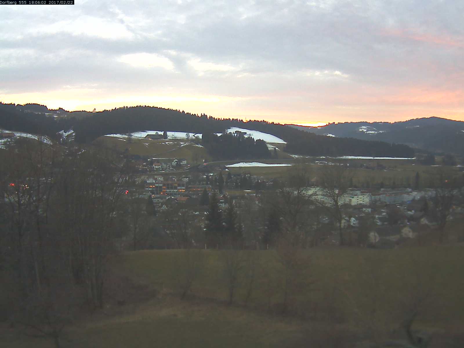 Webcam-Bild: Aussicht vom Dorfberg in Langnau 20170222-180601