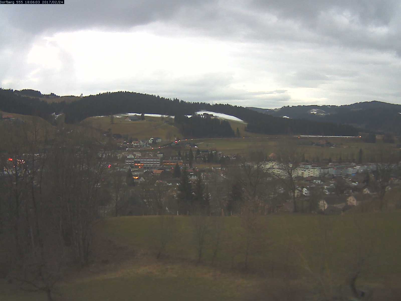 Webcam-Bild: Aussicht vom Dorfberg in Langnau 20170224-180601