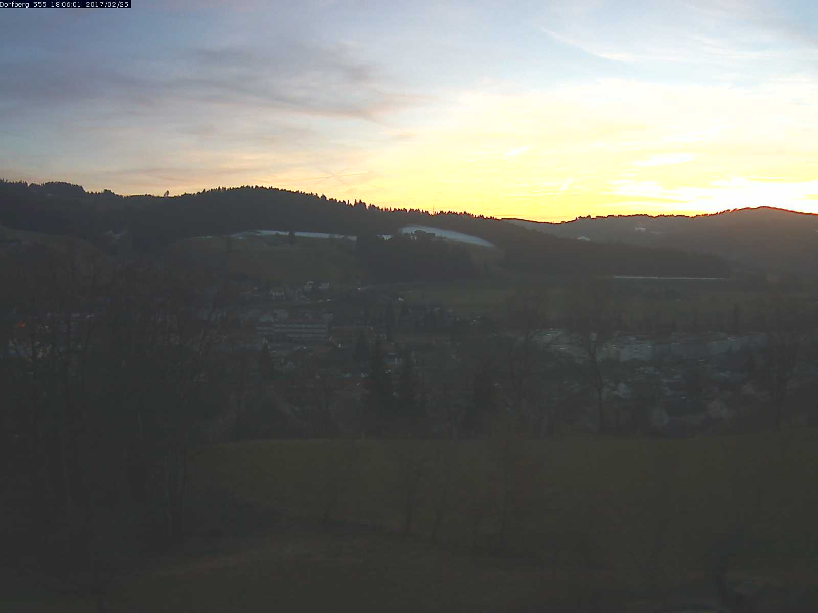 Webcam-Bild: Aussicht vom Dorfberg in Langnau 20170225-180601