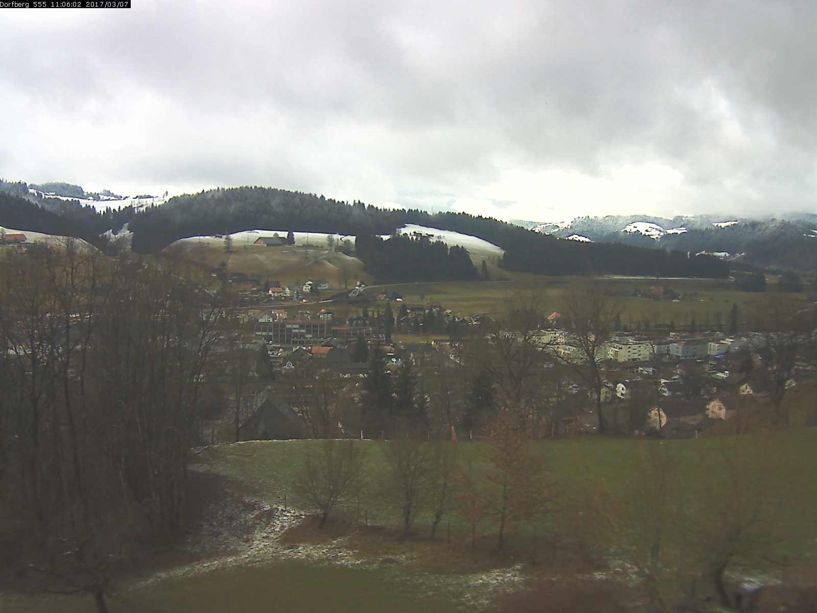 Webcam-Bild: Aussicht vom Dorfberg in Langnau 20170307-110601