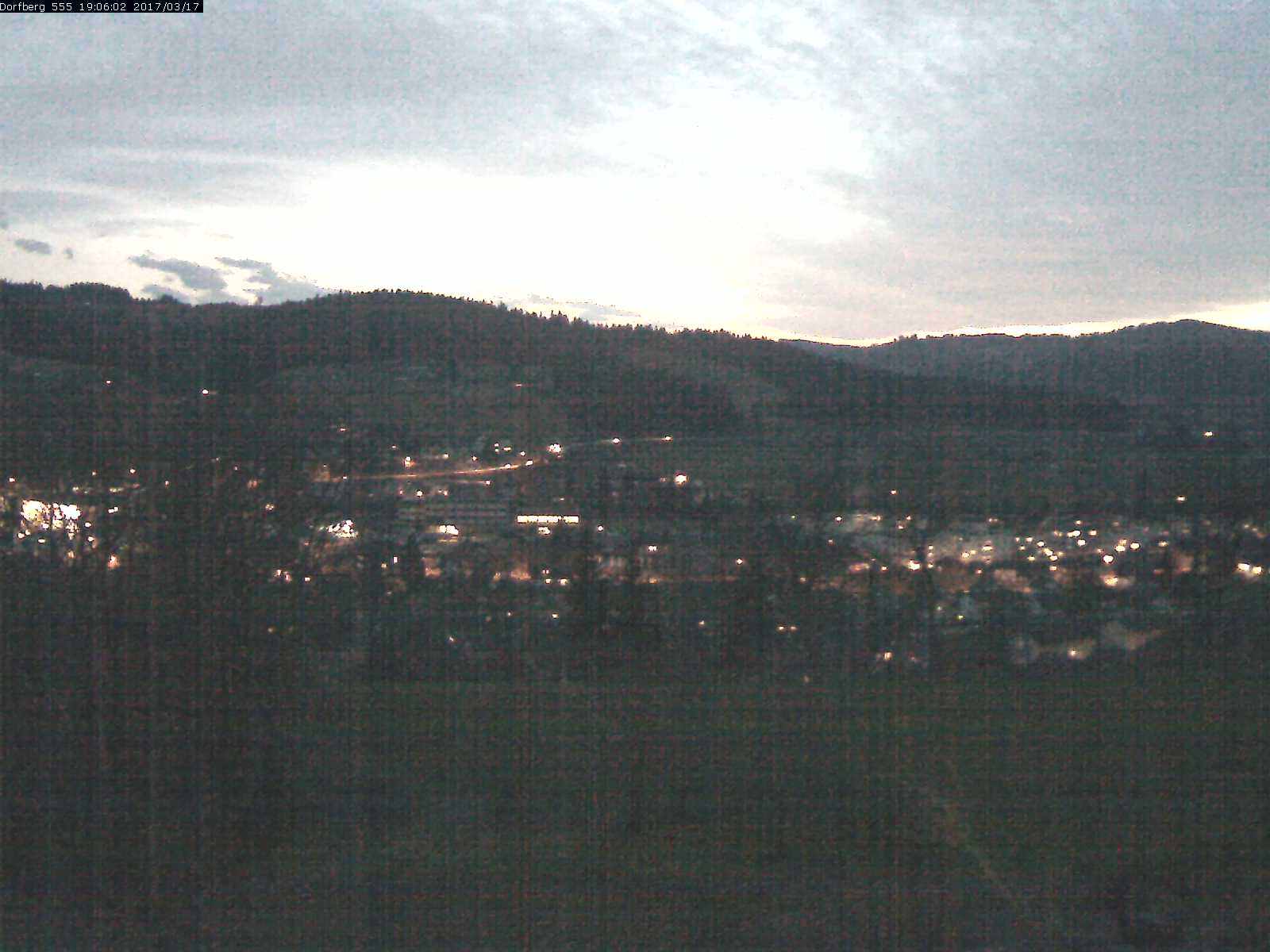 Webcam-Bild: Aussicht vom Dorfberg in Langnau 20170317-190601