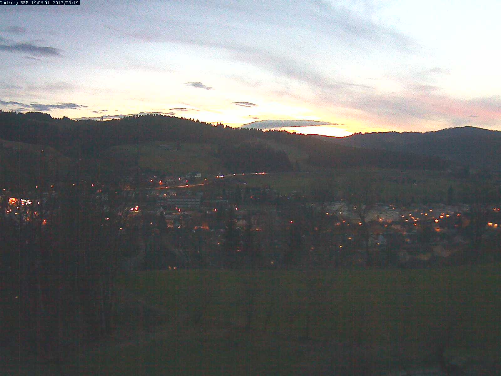 Webcam-Bild: Aussicht vom Dorfberg in Langnau 20170319-190601