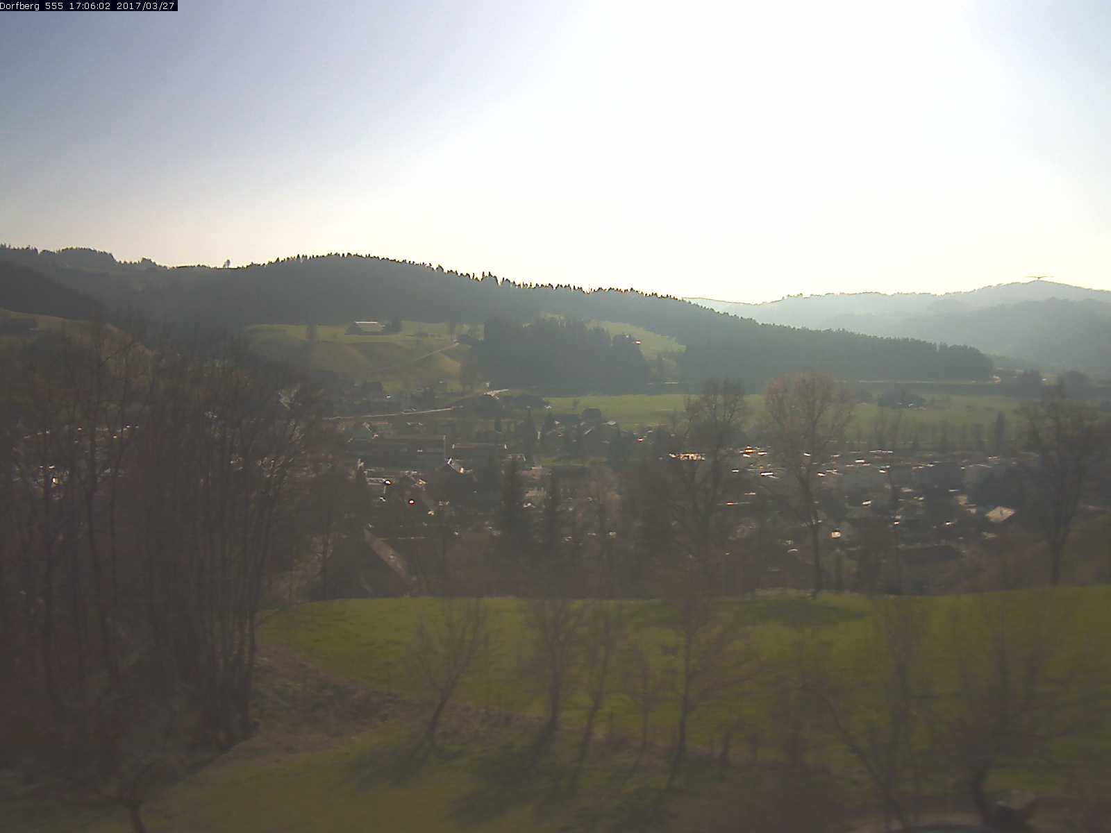 Webcam-Bild: Aussicht vom Dorfberg in Langnau 20170327-170601