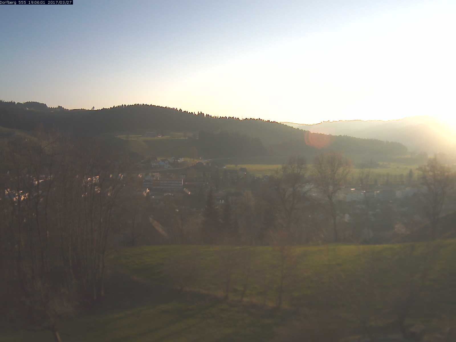 Webcam-Bild: Aussicht vom Dorfberg in Langnau 20170327-190601