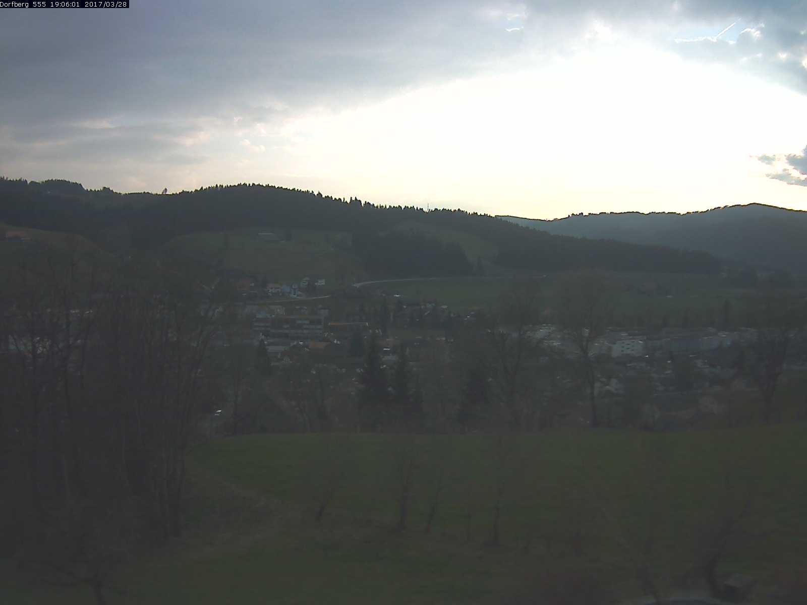 Webcam-Bild: Aussicht vom Dorfberg in Langnau 20170328-190601