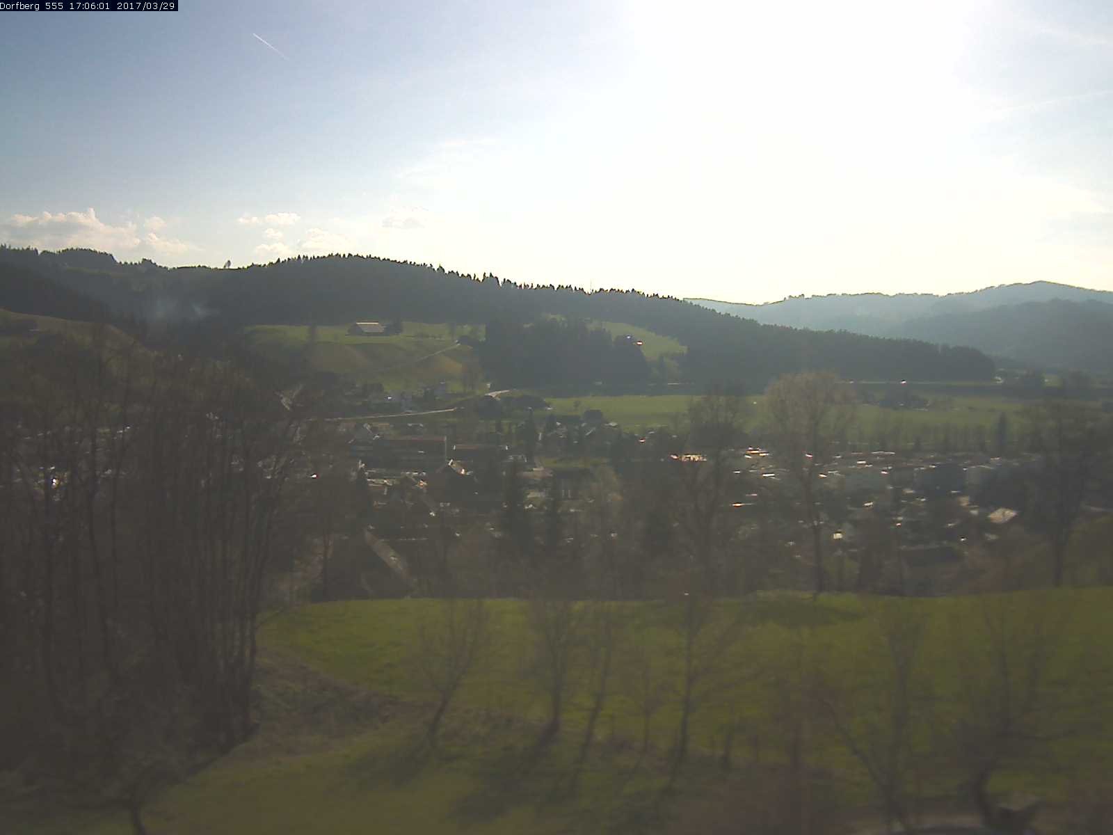 Webcam-Bild: Aussicht vom Dorfberg in Langnau 20170329-170601