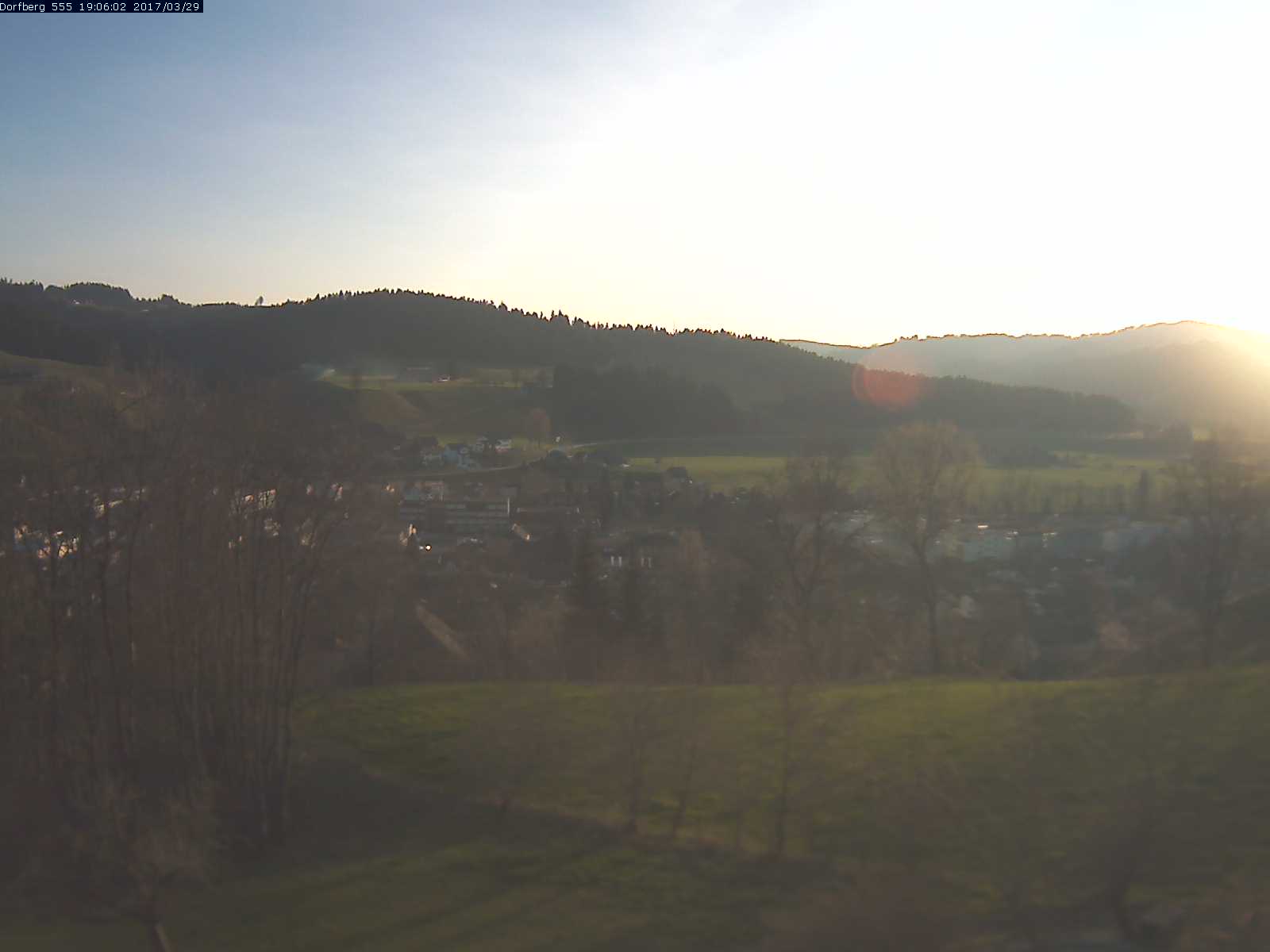 Webcam-Bild: Aussicht vom Dorfberg in Langnau 20170329-190601