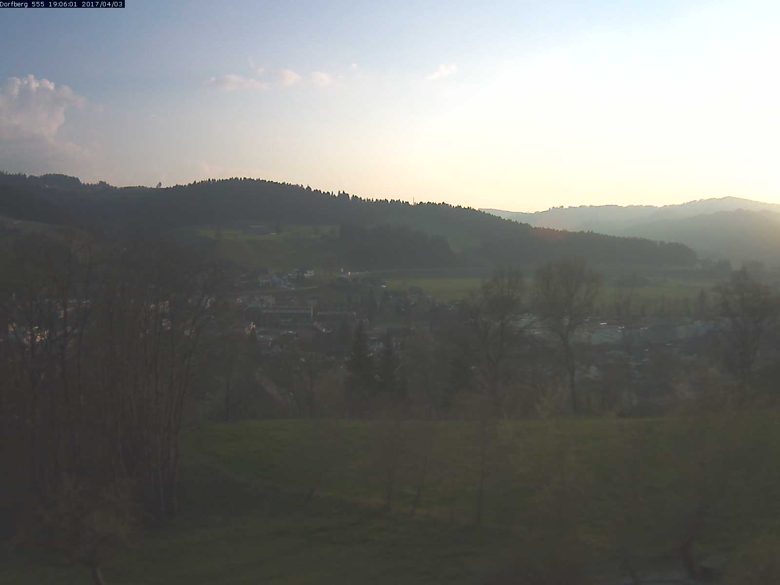 Webcam-Bild: Aussicht vom Dorfberg in Langnau 20170403-190601