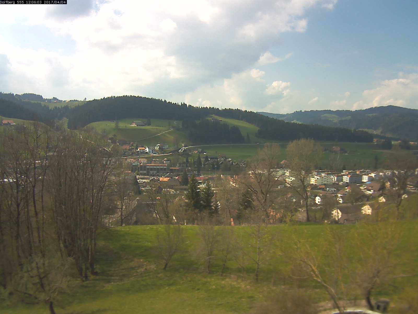 Webcam-Bild: Aussicht vom Dorfberg in Langnau 20170404-120601