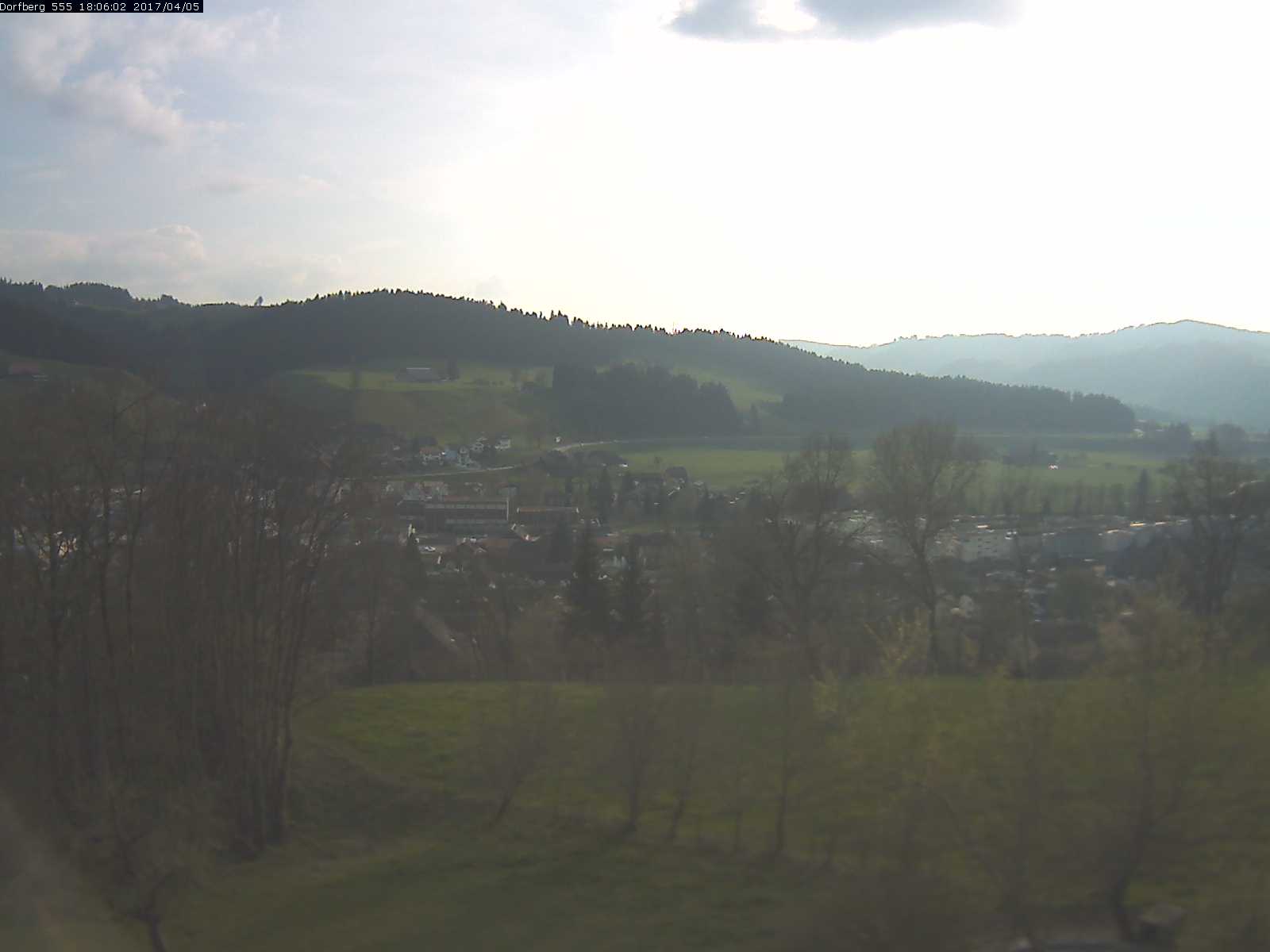 Webcam-Bild: Aussicht vom Dorfberg in Langnau 20170405-180601
