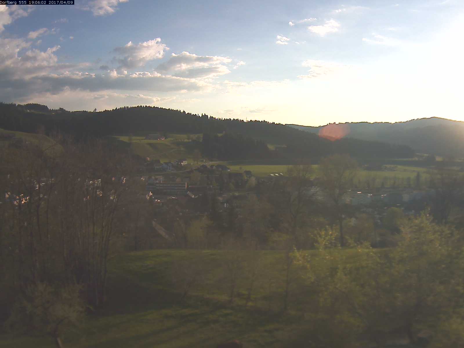 Webcam-Bild: Aussicht vom Dorfberg in Langnau 20170409-190601