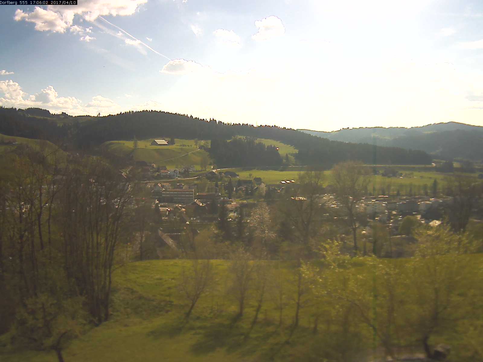 Webcam-Bild: Aussicht vom Dorfberg in Langnau 20170410-170601
