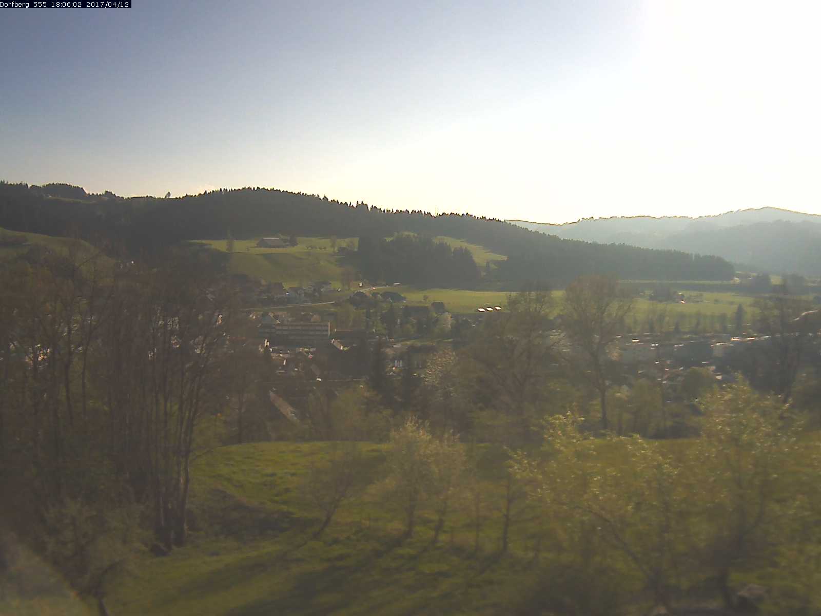 Webcam-Bild: Aussicht vom Dorfberg in Langnau 20170412-180601