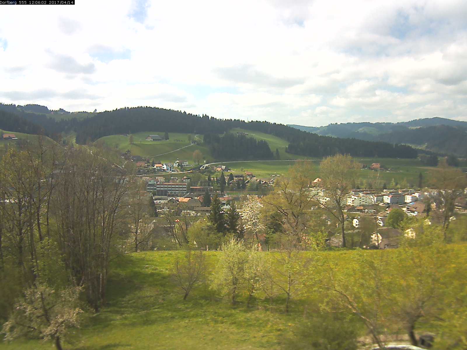 Webcam-Bild: Aussicht vom Dorfberg in Langnau 20170414-120601