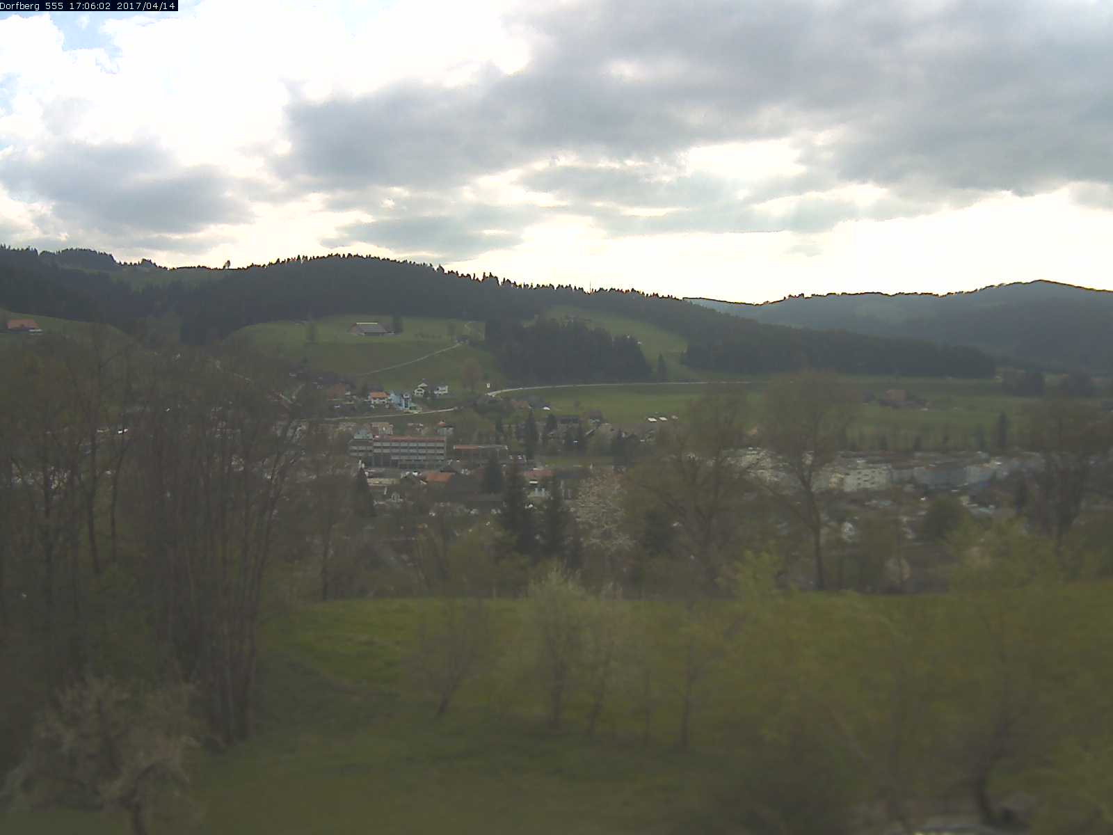 Webcam-Bild: Aussicht vom Dorfberg in Langnau 20170414-170601