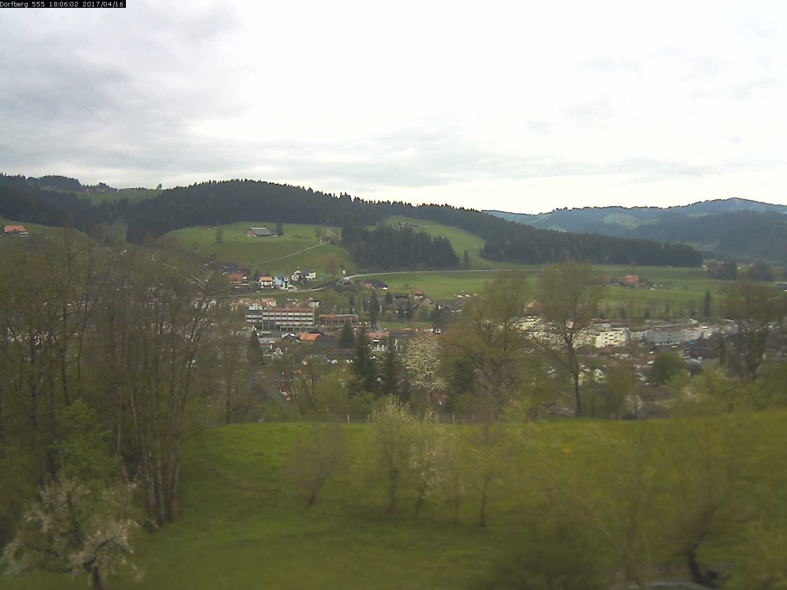 Webcam-Bild: Aussicht vom Dorfberg in Langnau 20170416-180601