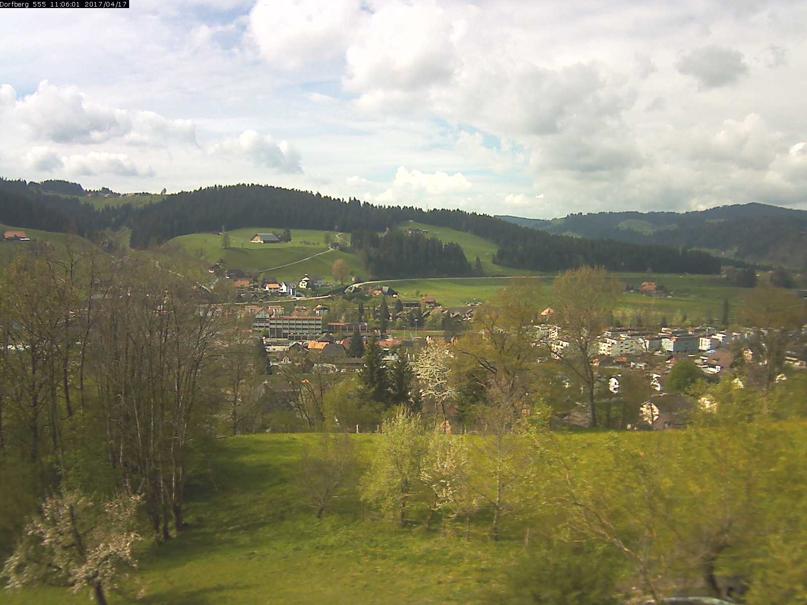 Webcam-Bild: Aussicht vom Dorfberg in Langnau 20170417-110601