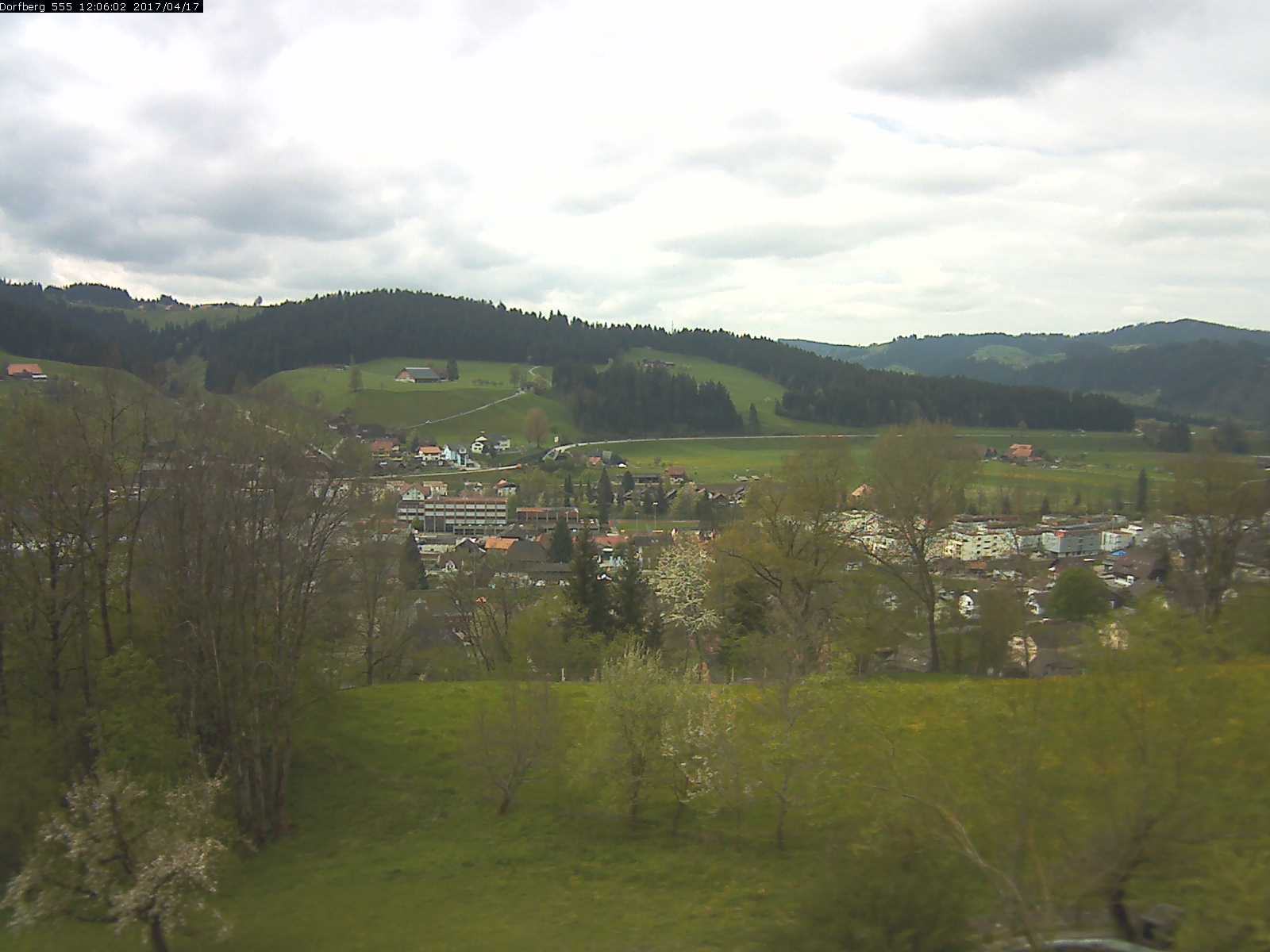 Webcam-Bild: Aussicht vom Dorfberg in Langnau 20170417-120601
