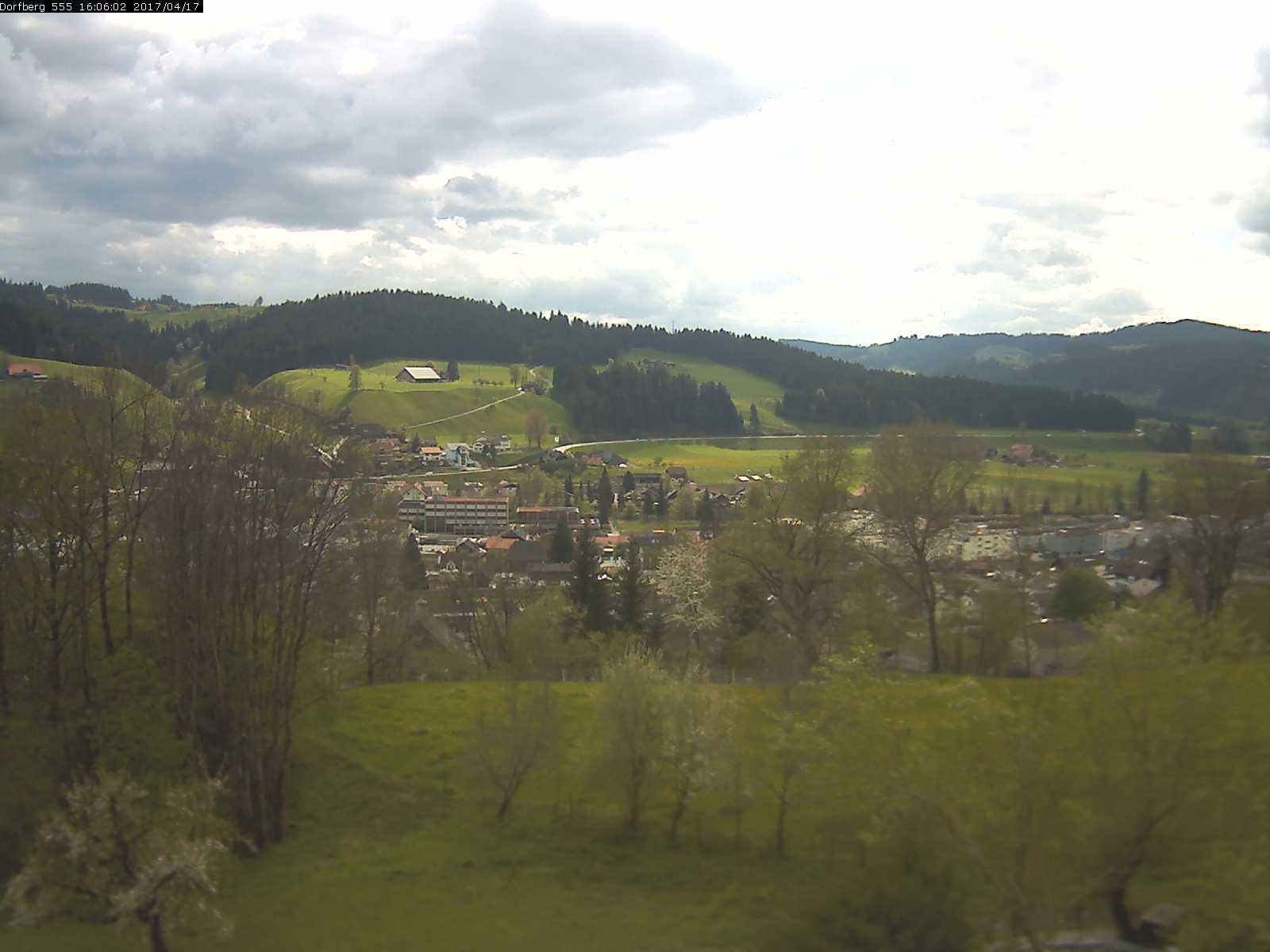 Webcam-Bild: Aussicht vom Dorfberg in Langnau 20170417-160601