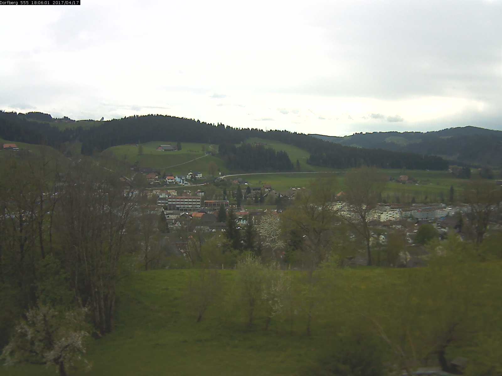 Webcam-Bild: Aussicht vom Dorfberg in Langnau 20170417-180601