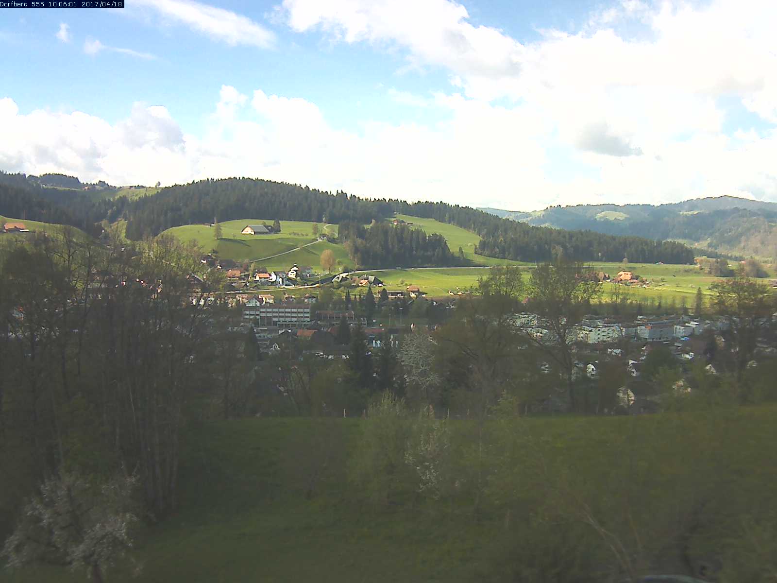 Webcam-Bild: Aussicht vom Dorfberg in Langnau 20170418-100601