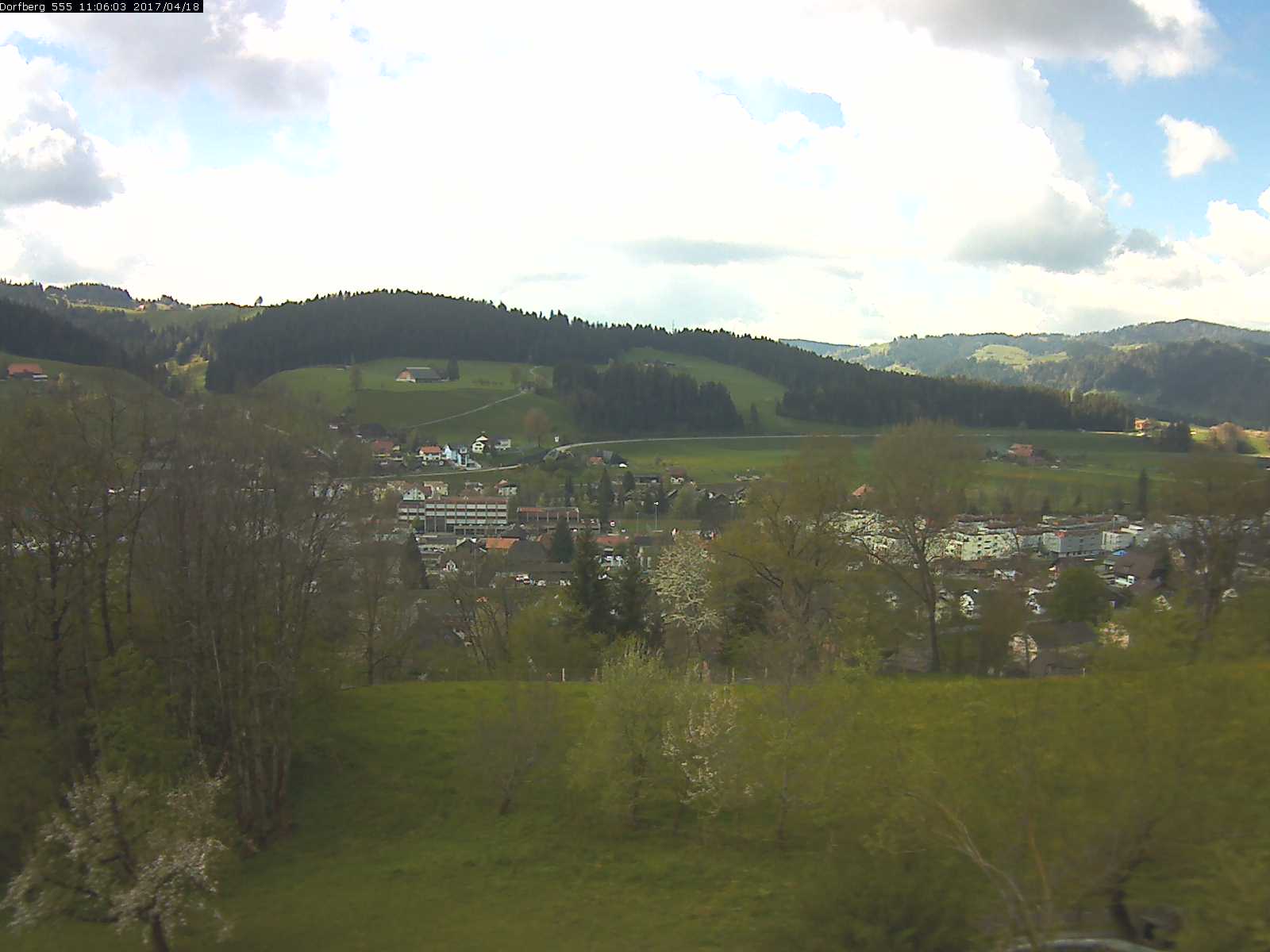 Webcam-Bild: Aussicht vom Dorfberg in Langnau 20170418-110601