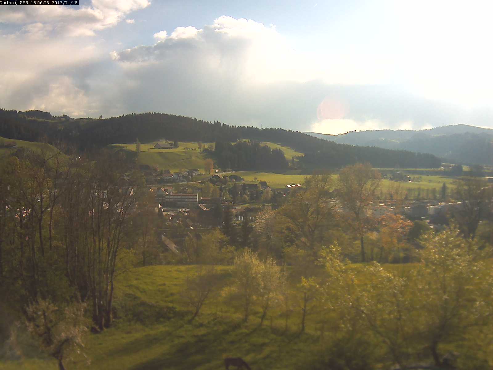 Webcam-Bild: Aussicht vom Dorfberg in Langnau 20170418-180601