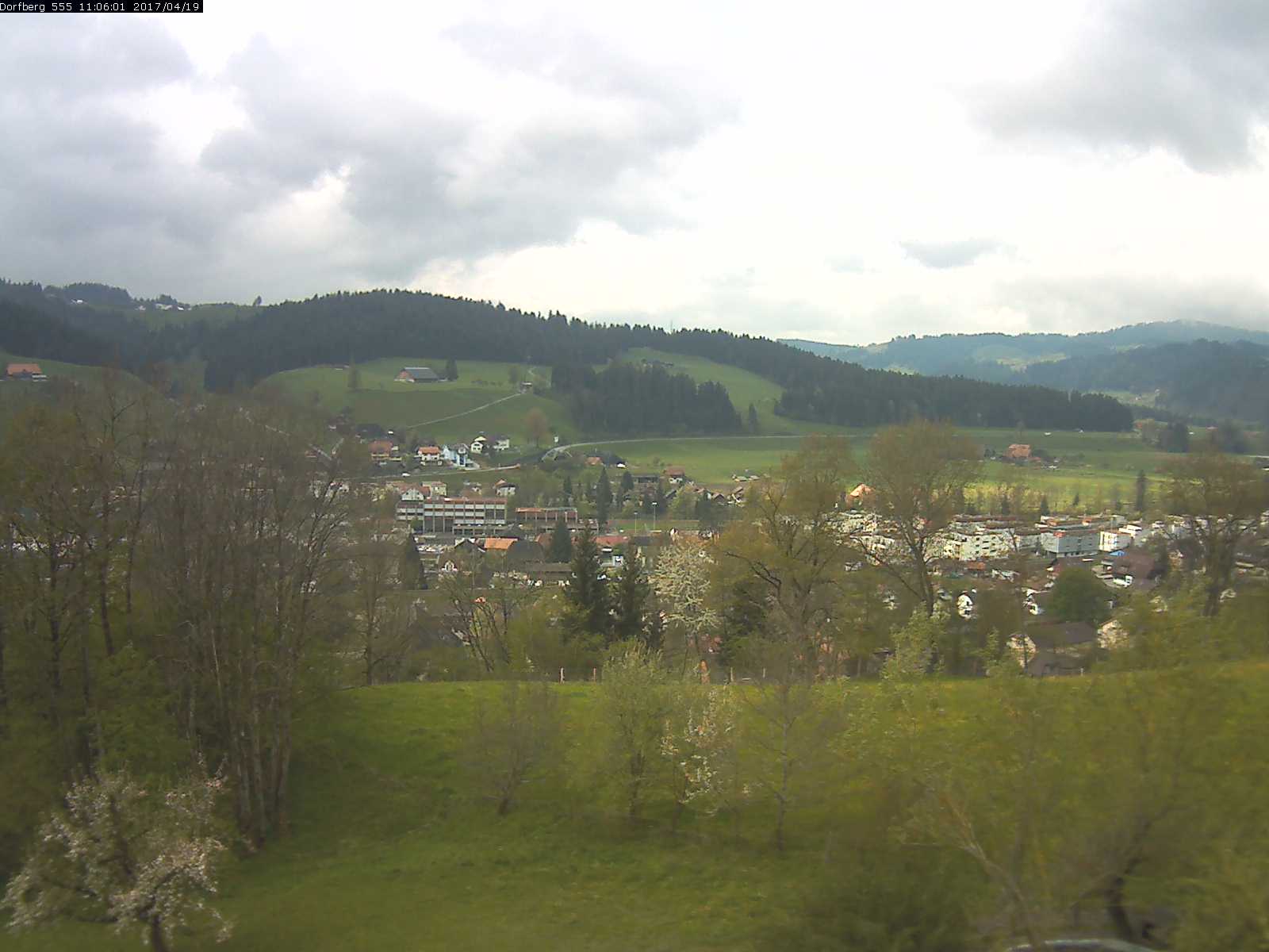 Webcam-Bild: Aussicht vom Dorfberg in Langnau 20170419-110601