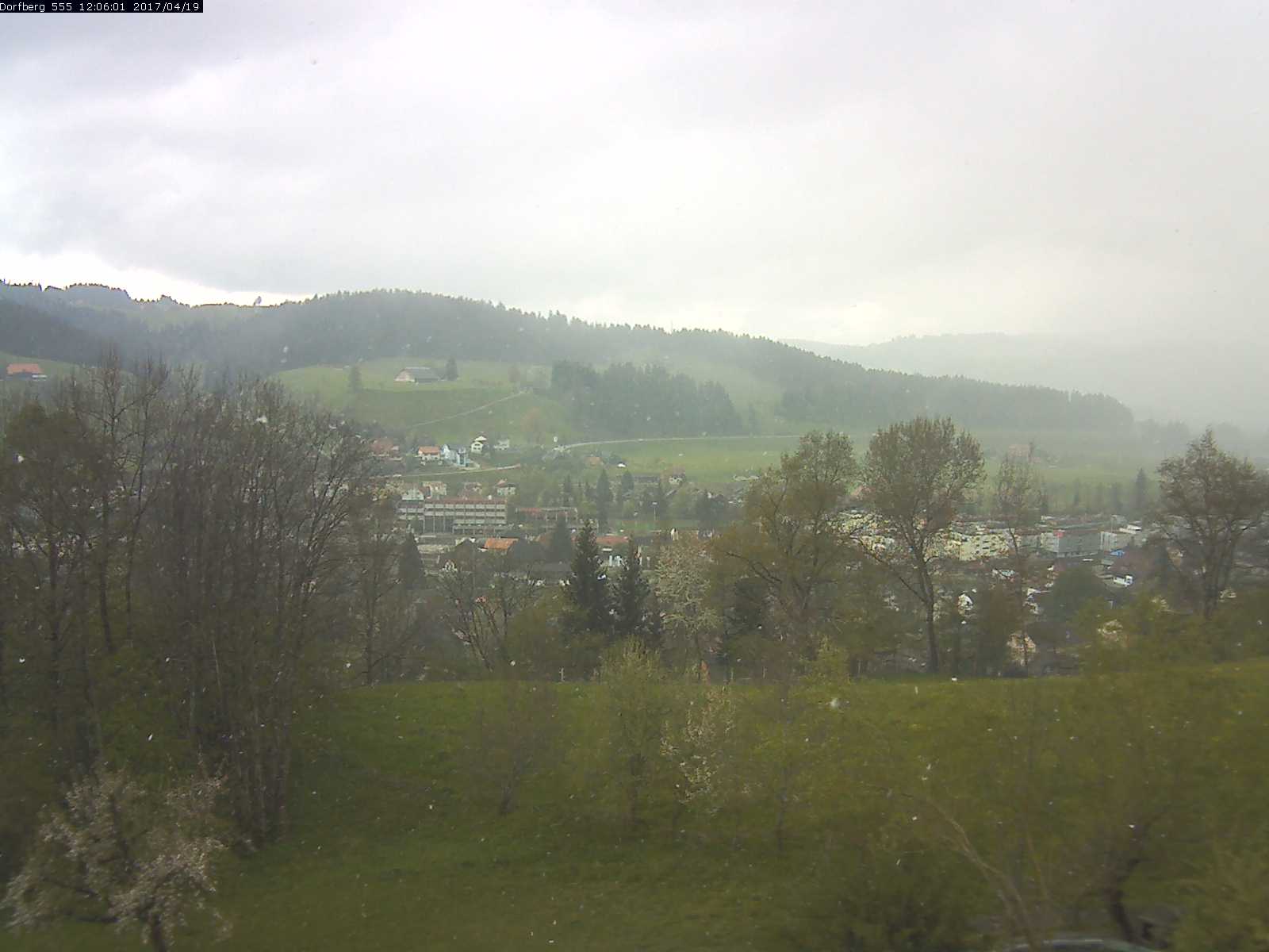 Webcam-Bild: Aussicht vom Dorfberg in Langnau 20170419-120601