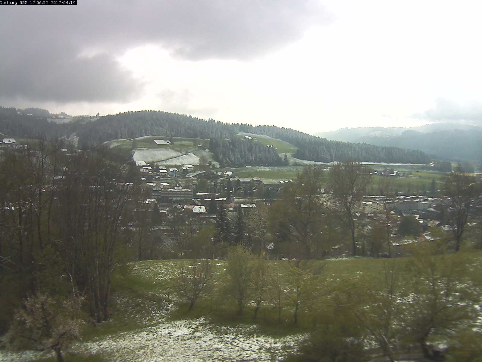 Webcam-Bild: Aussicht vom Dorfberg in Langnau 20170419-170601