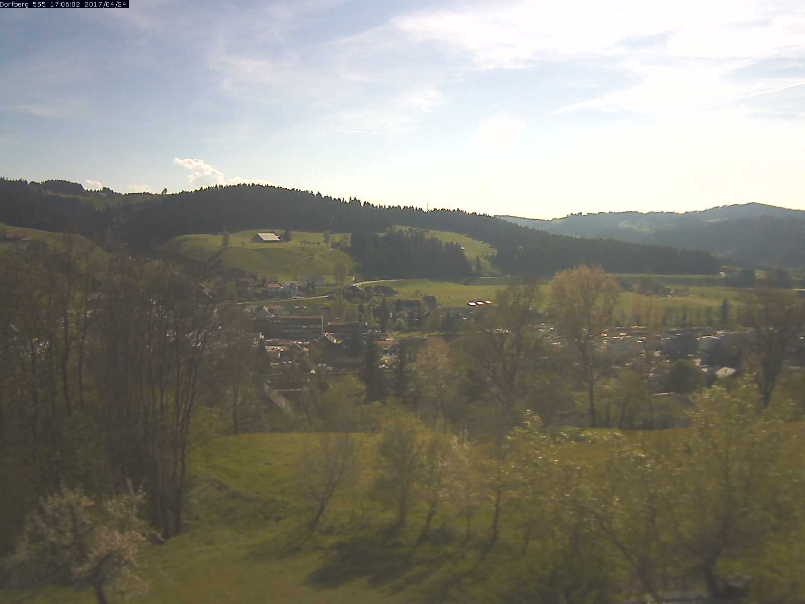 Webcam-Bild: Aussicht vom Dorfberg in Langnau 20170424-170601