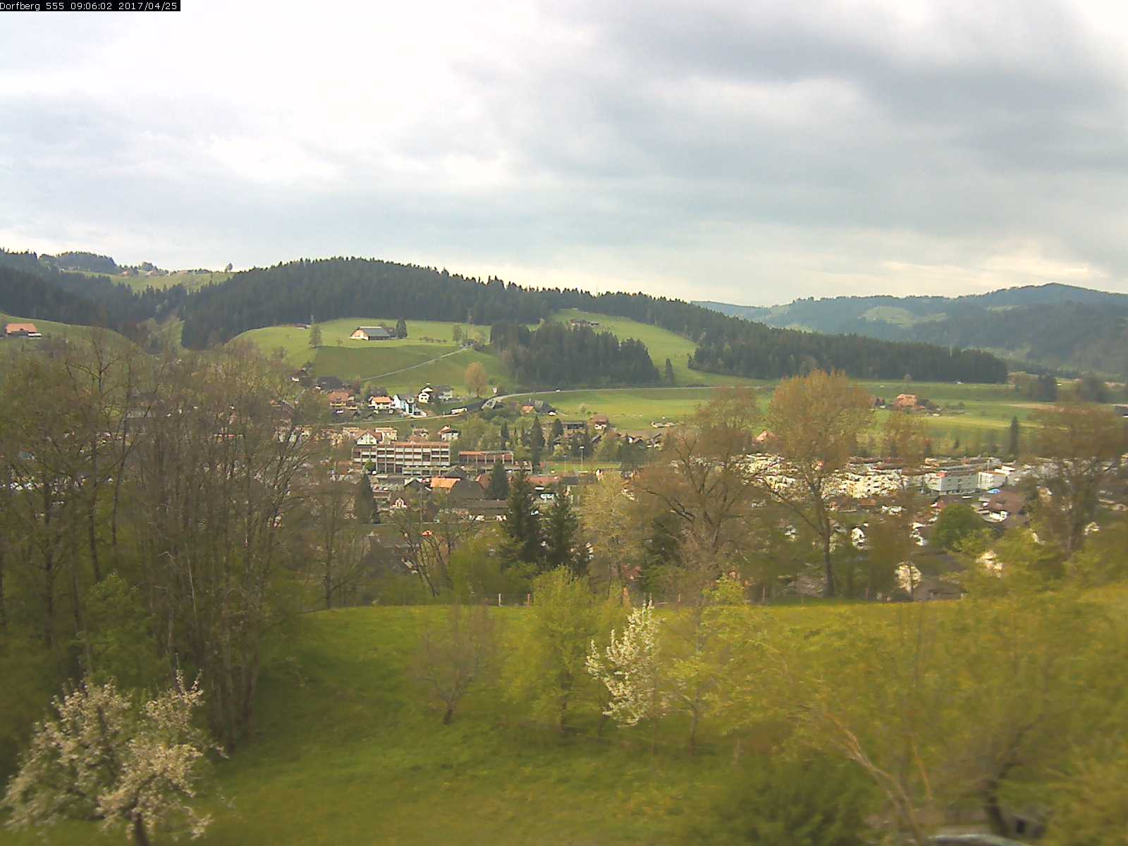 Webcam-Bild: Aussicht vom Dorfberg in Langnau 20170425-090602