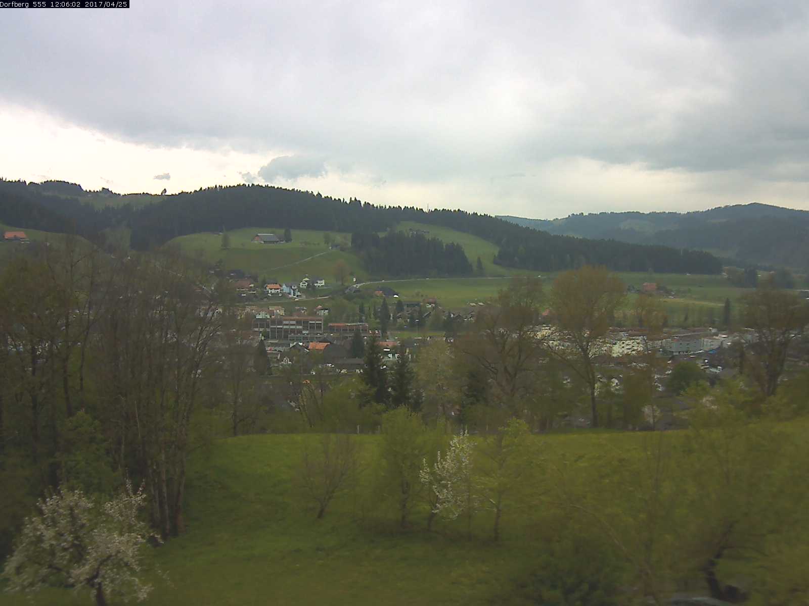 Webcam-Bild: Aussicht vom Dorfberg in Langnau 20170425-120601