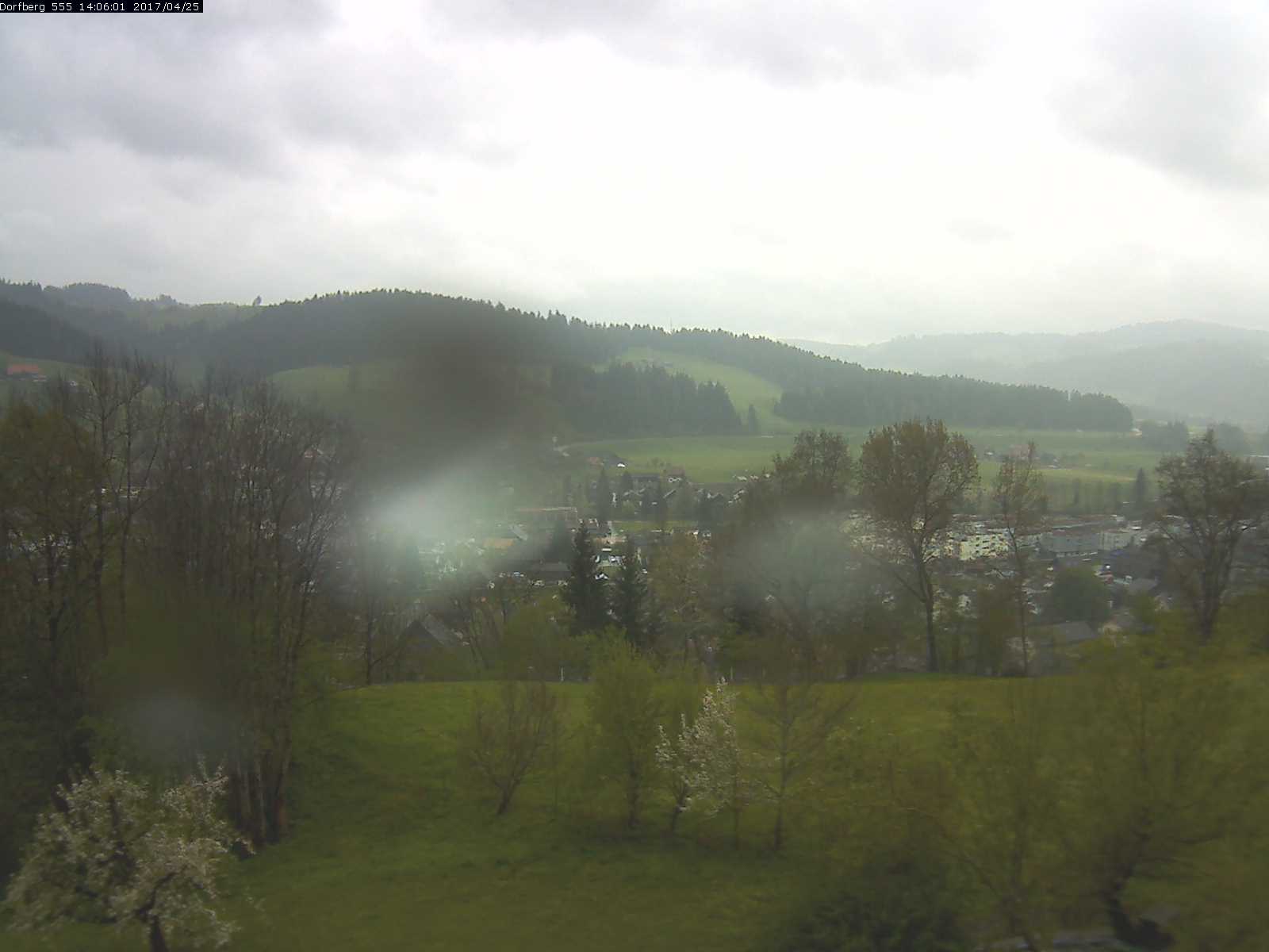 Webcam-Bild: Aussicht vom Dorfberg in Langnau 20170425-140601