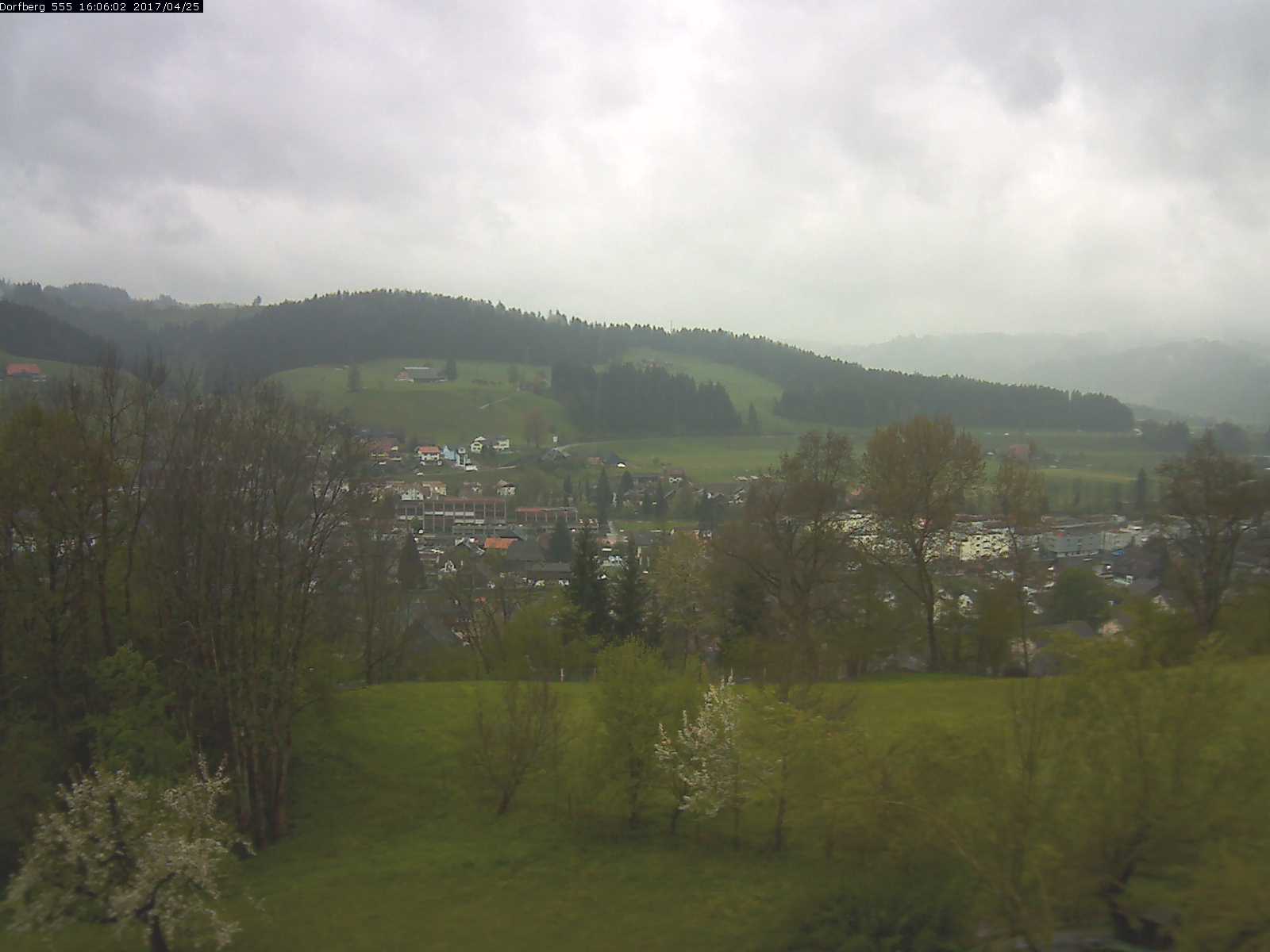 Webcam-Bild: Aussicht vom Dorfberg in Langnau 20170425-160601