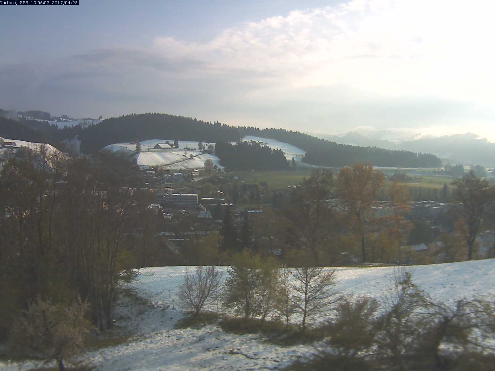 Webcam-Bild: Aussicht vom Dorfberg in Langnau 20170428-190601