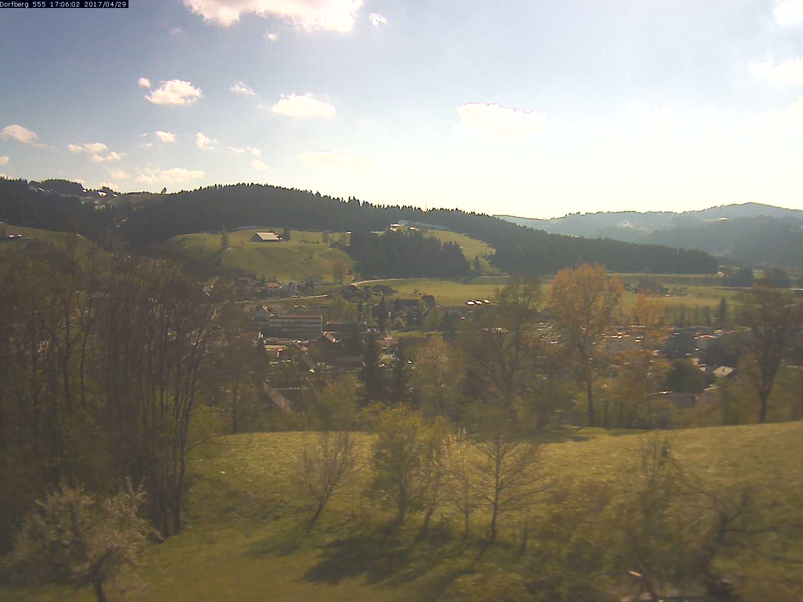 Webcam-Bild: Aussicht vom Dorfberg in Langnau 20170429-170601